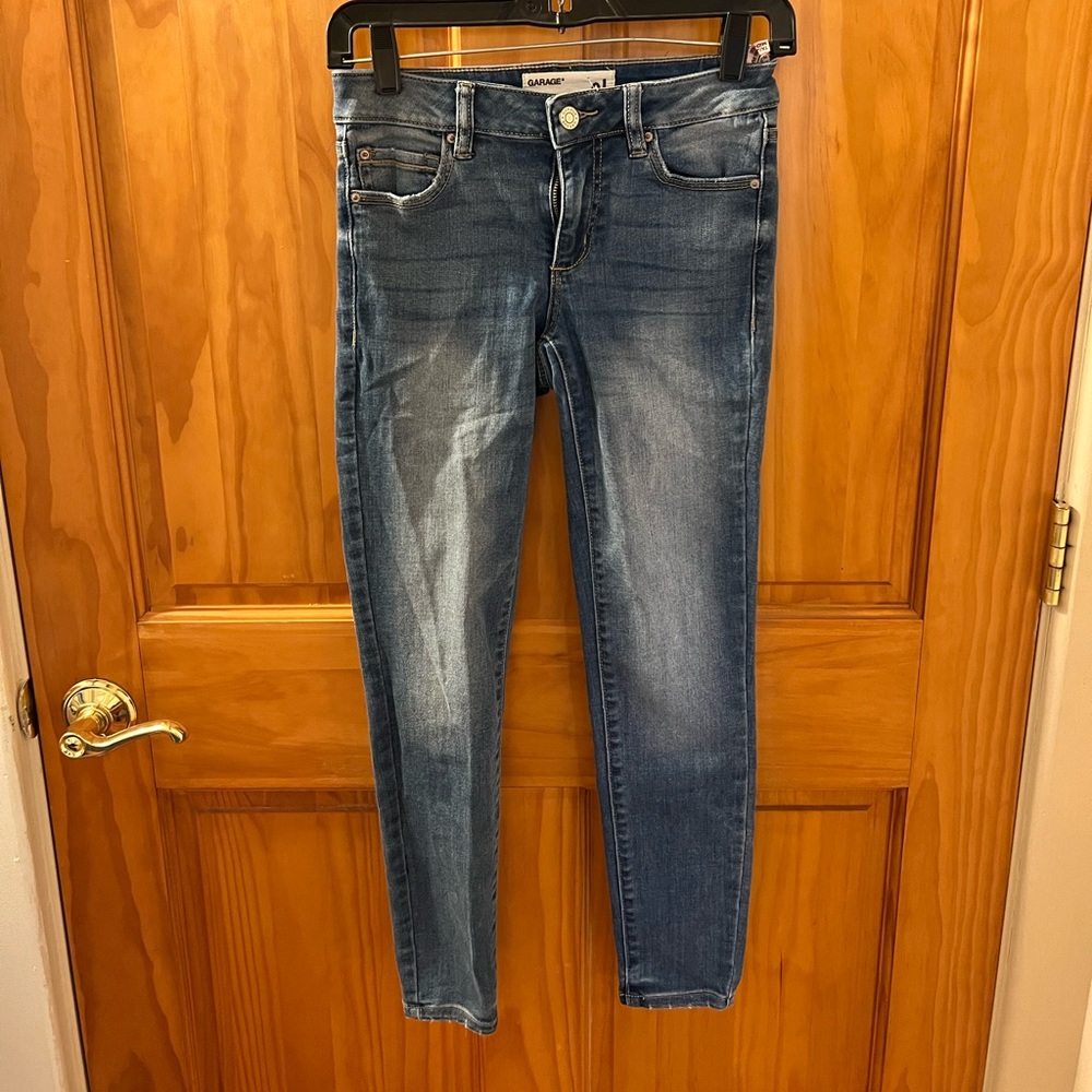 Garage taille mi-haute. Mid-rise denim jeans.